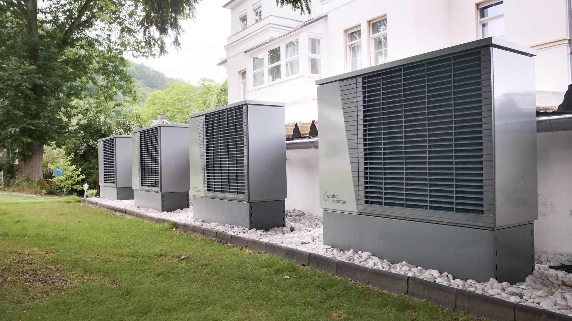 Heat Pumps and Solar Panels UK: The Complete Pairing Guide